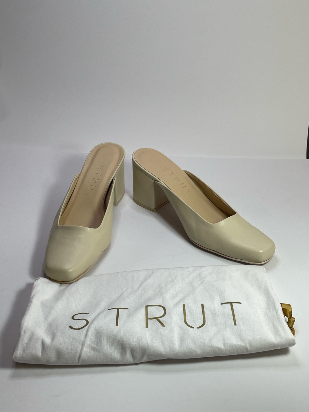 Strut Cream Square-Toe Block Heel Mules Size 7M